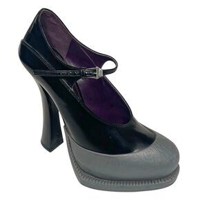 Prada Mary Jane Runway 2012 Black Leather Grey Rubber Cap Toe Heels EU 37.5 Pump